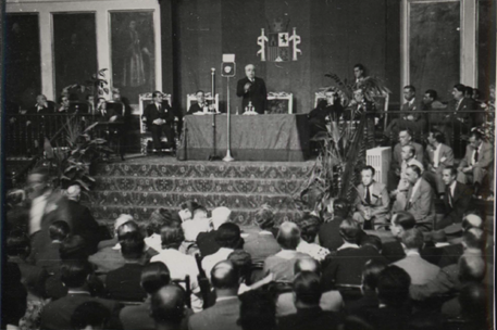 discurso en la Universidad Valencia4. Azaña pronuncia un mitin en el Paraninfo de la Universidad de Valencia el 18 de julio de 1937.